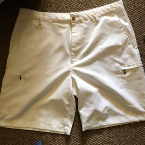 Izod golf shorts with extra pockets